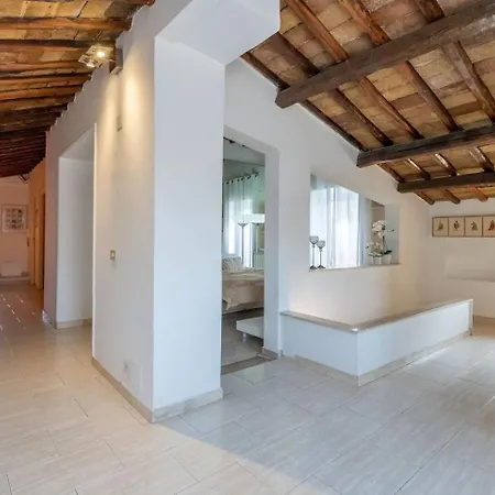 15 Min From Piazza Venezia Skyline Sanctuary In Trastevere