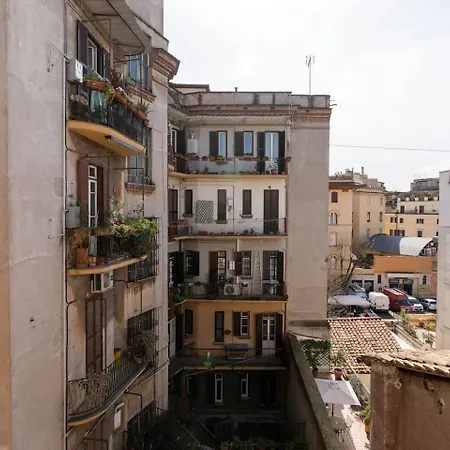 15 Min From Piazza Venezia Skyline Sanctuary In Trastevere Apartment