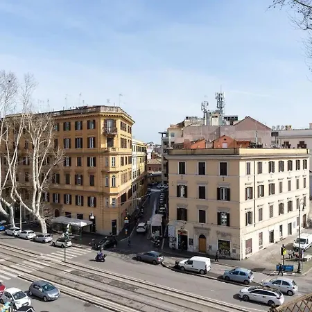 15 Min From Piazza Venezia Skyline Sanctuary In Trastevere