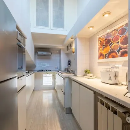 15 Min From Piazza Venezia Skyline Sanctuary In Trastevere Apartment
